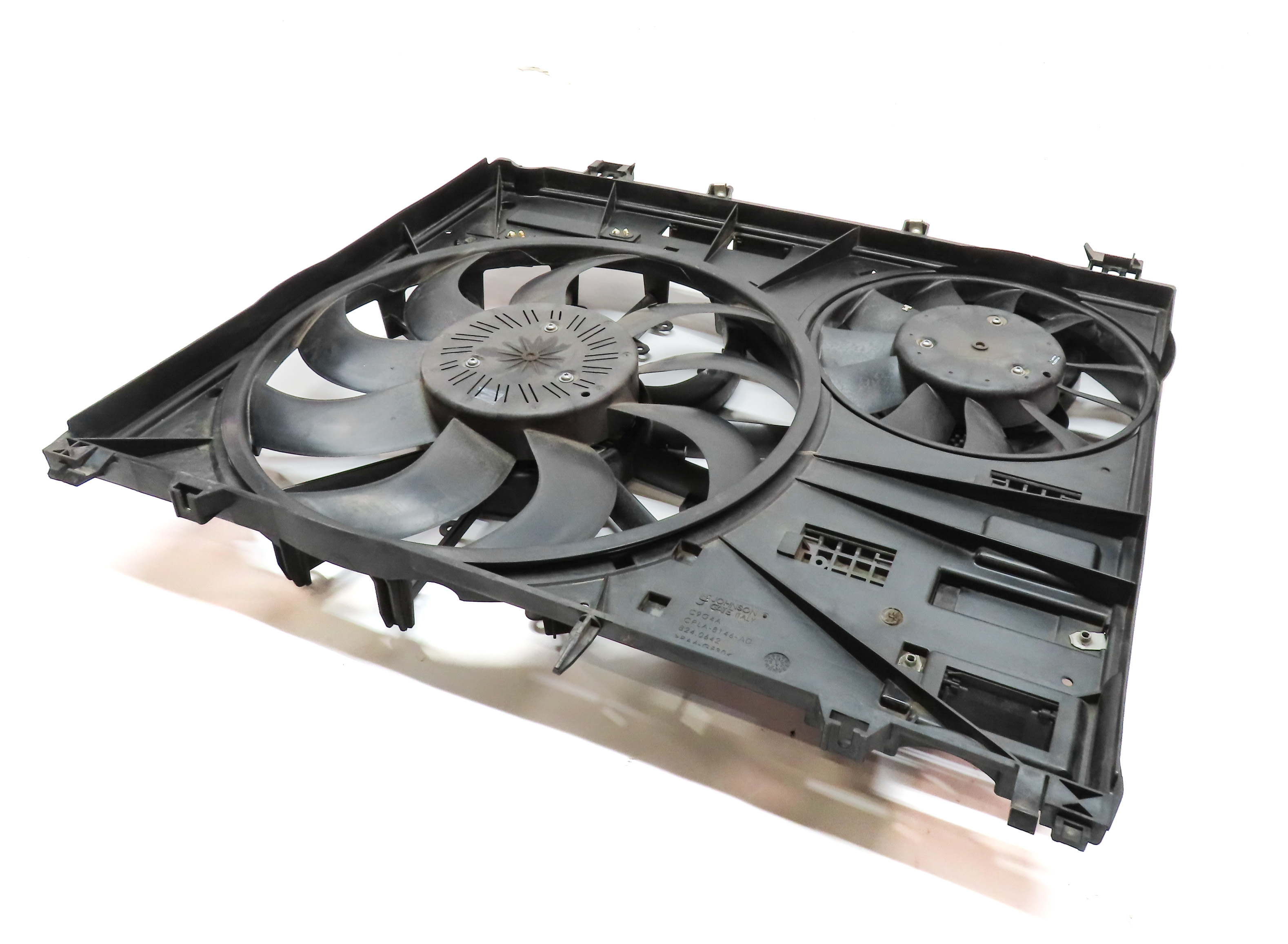 16 LAND RANGE ROVER SPORT L494 3.0L DIESEL ENGINE RADIATOR COOLING FAN ASSEMBLY — exact item pictured